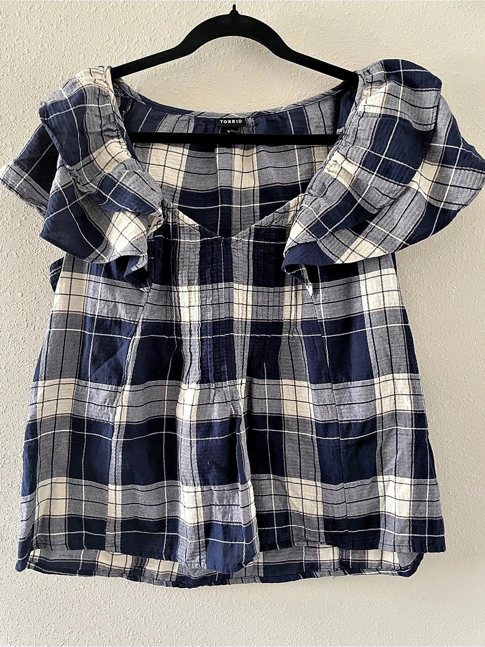 Torrid Flutter Sleeve Pintuck Blouse Blue & White